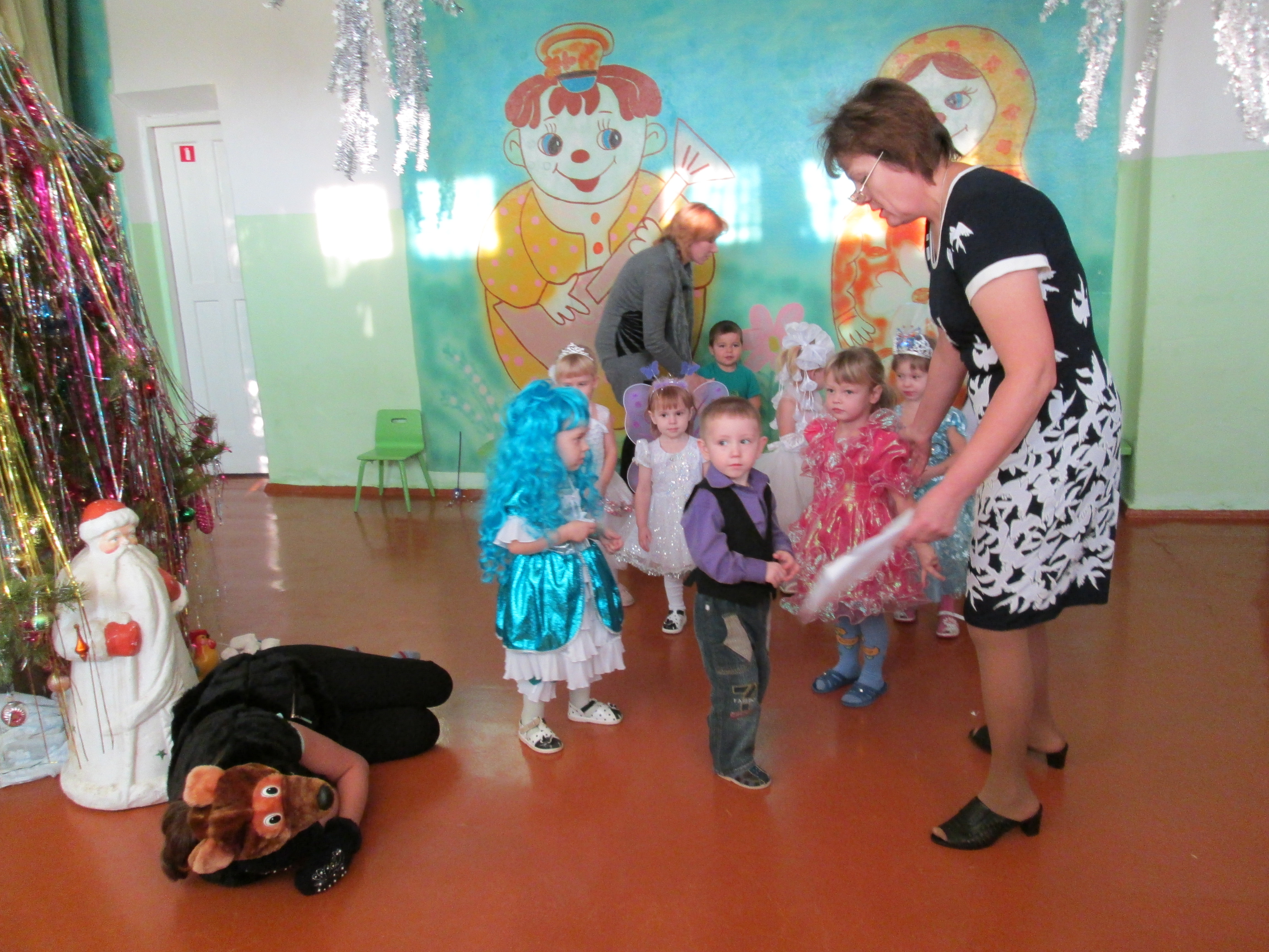 Сценарий на утренник Сценарий на утренник